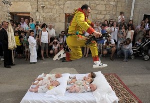 world's-stangest-sports-fortune-frenzy-baby-jumping